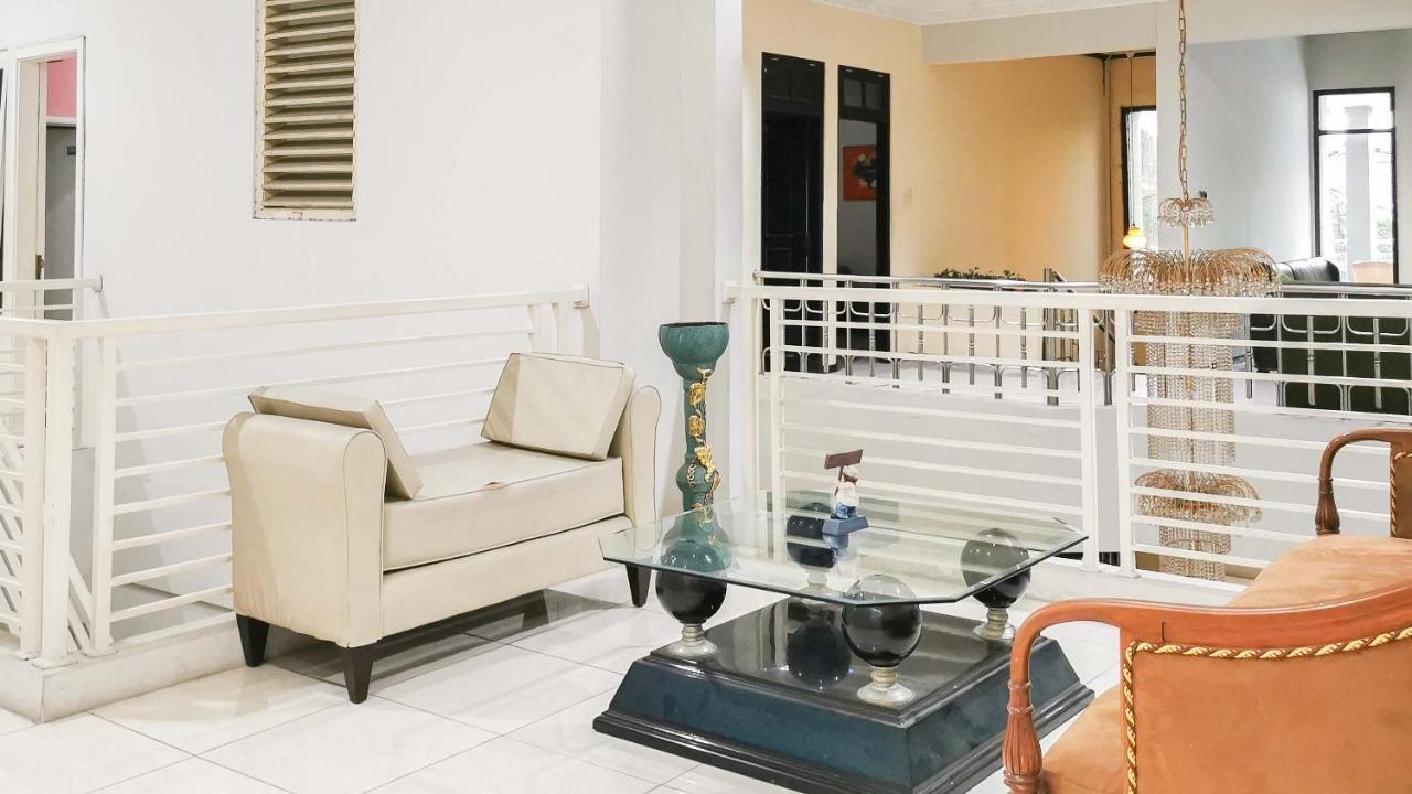 My Hommy Homestay Mitra Reddoorz Surabaya Exterior foto